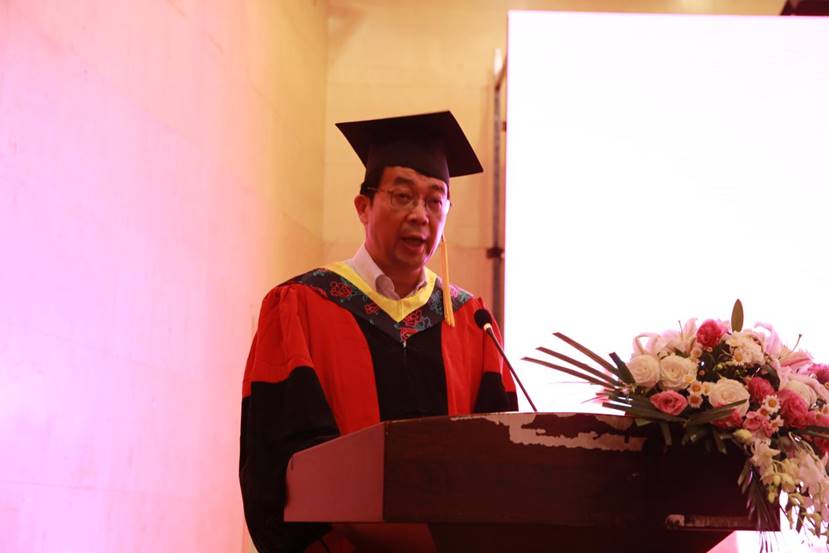 小欧视频
党委书记邰明松同志宣读《小欧视频
2019届四川省优秀毕业生、小欧视频
优秀毕业研究生名单》。